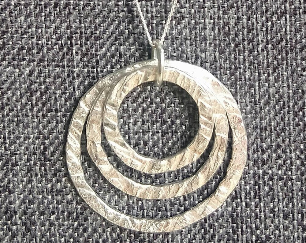 Storm Silver Trinity 3-ring pendant