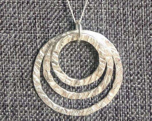 Storm Silver Trinity 3-ring pendant